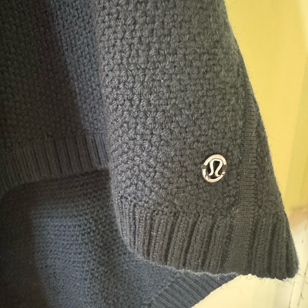 Lululemon Women’s Lululemon On the Go Navy blue Sweater Poncho One Size - Picture 7 of 7